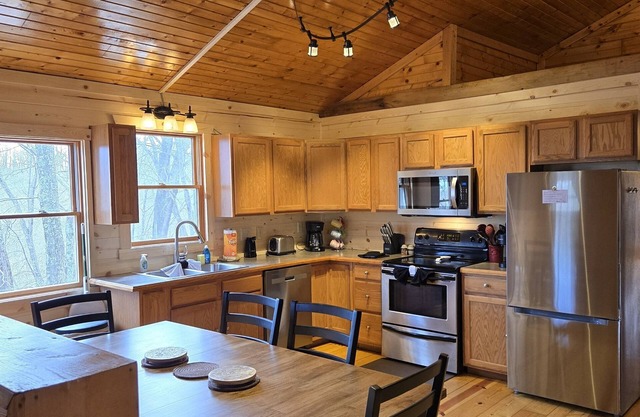 Big Oak Cabin (Hocking Hills area)