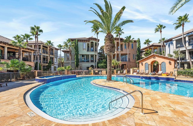 BIG SAVINGS AUG-OCT *GATED*UPSCALE*LAGOON POOL+HEATED SPA*BEACH GEAR