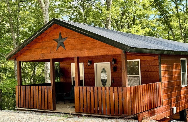 𝐁𝐢𝐠 𝐒𝐨𝐮𝐭𝐡 𝐅𝐨𝐫𝐤 Retreat! Excellent Location Private WIFI~ All NEW 𝐓𝐫𝐞𝐞 𝐓𝐨𝐩 𝐋𝐨𝐝𝐠𝐞!
