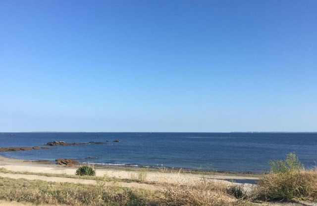 Big studio overlooking the 3 islands near thalassotherapy