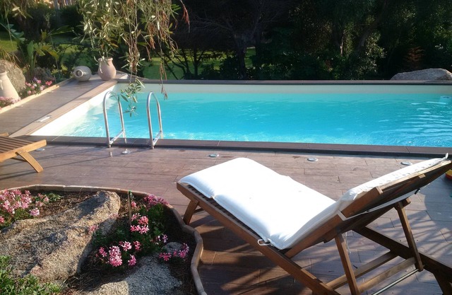 Big Villa, heated pool and huge garden - 100mt by the sea