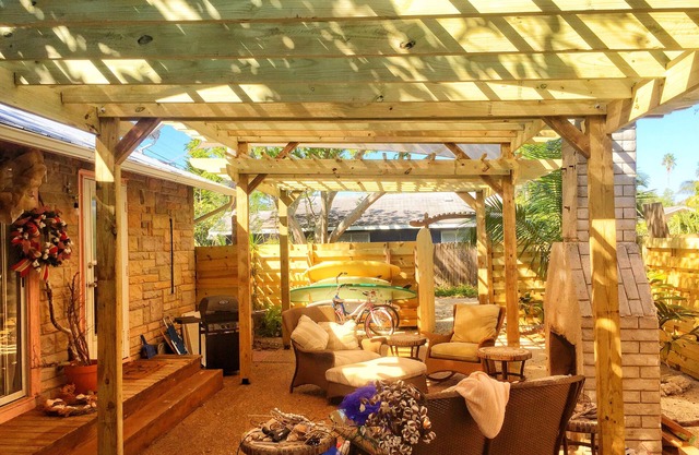 Bikini Top Cottage in the historic village of Longboat Key
