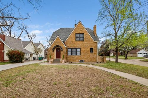 Bilbos Cottage 3 bed 2 and a half bath home in College Hill