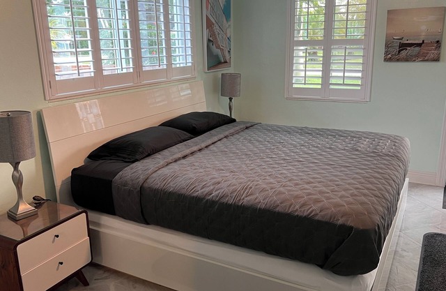 Billy's Resort -Men only-Clothing optional-Beach Bungalow