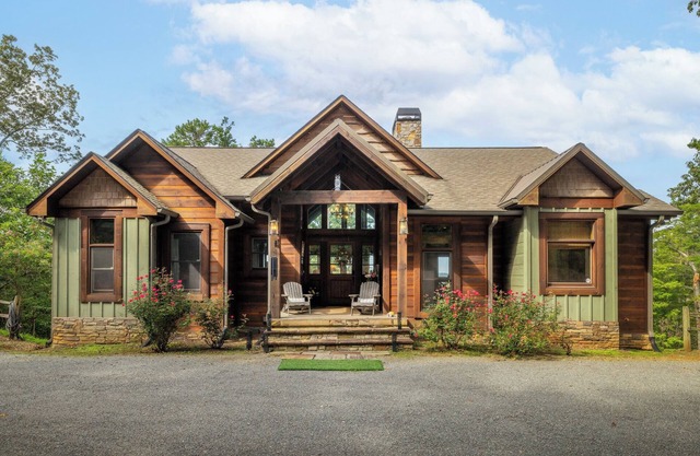 Birchwood Lodge in Ellijay