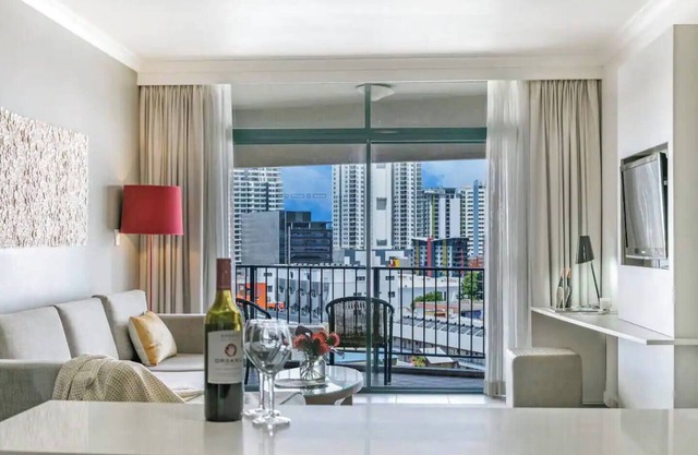 Birds eye Views from Chic Harbourside Abode