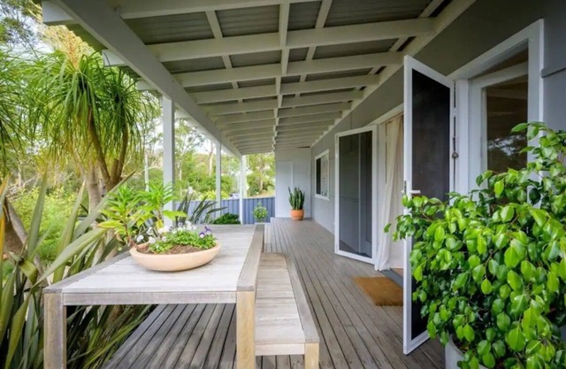 "Birdsong Cottage"nStroll to Macmasters Beach