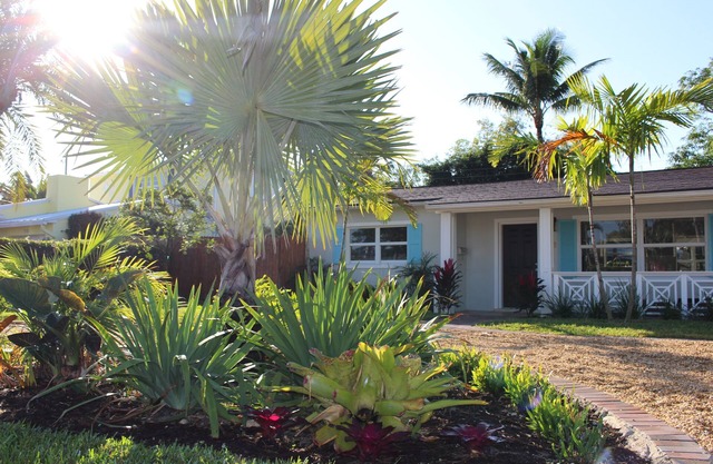 Bismarck House - 5 Star Downtown Beach-style Luxury House.