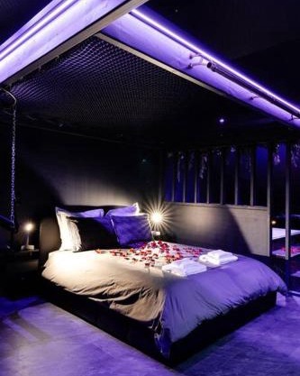 Bisou X, nuits érotiques & spa.