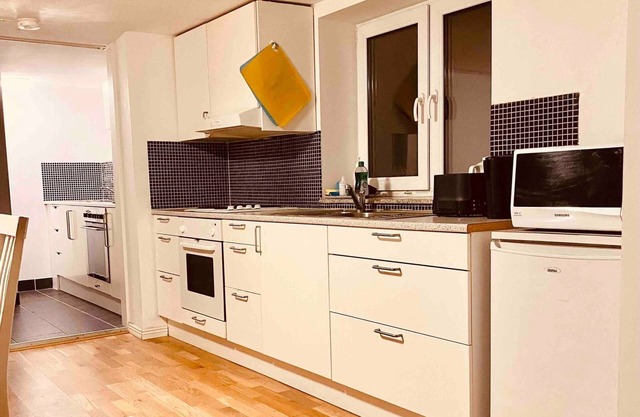 Bjurvik's Villa - Flat 1 - Business Customers Only