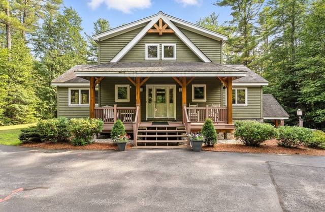Black Bear Bungalow- with Hot tub