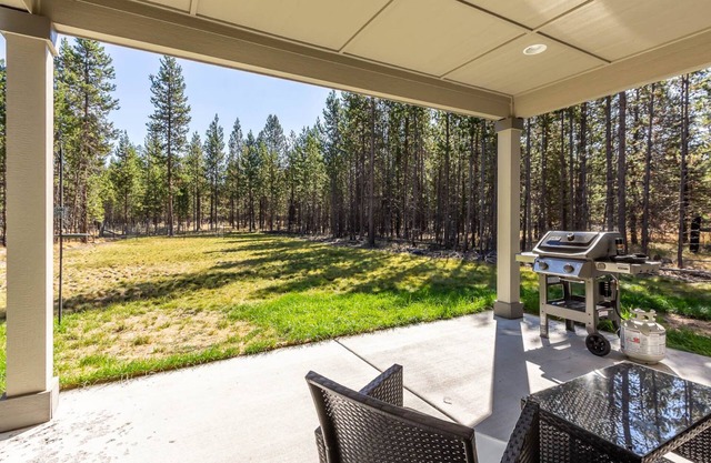 Black Bear Lodge in Three Rivers