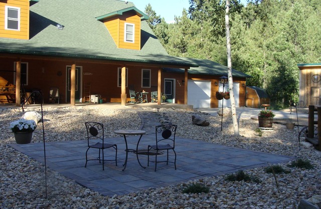 Black Hills Getaway in a quiet, secluded area with scenery and hiking trails.