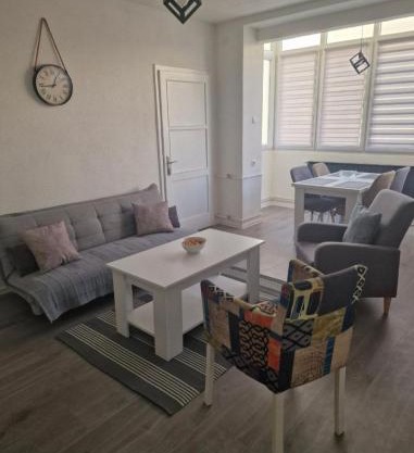 Black & White Modern Apartment