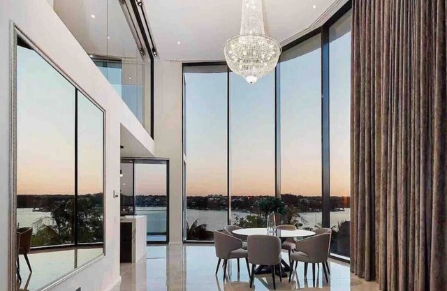 Blakehurst · SYD Luxury cheerful water view holiday house