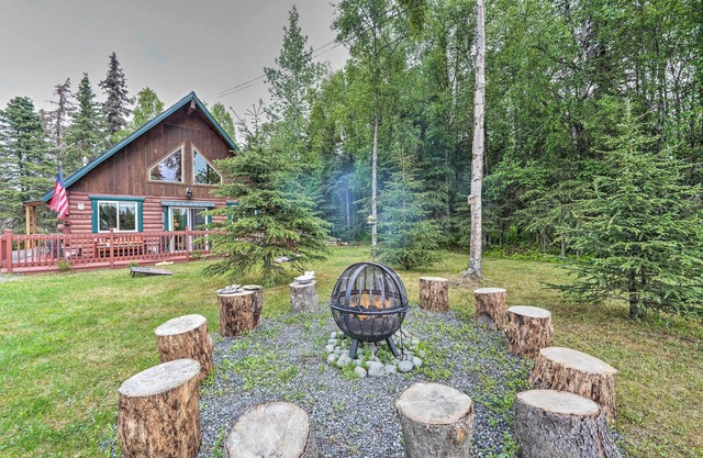 Blind Bear Lodge ~ 1 Mile to Kenai River Fishing!