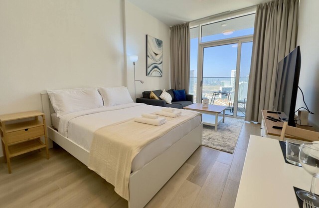 Bloom Heights Studio | High Floor | Pool & Gym