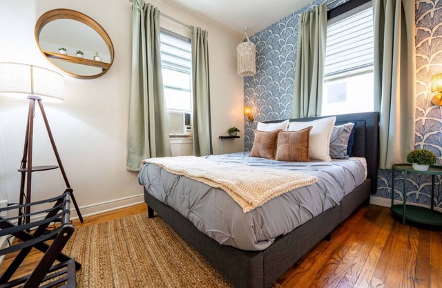 Bloom & Relax! Historic 1BR in Downtown