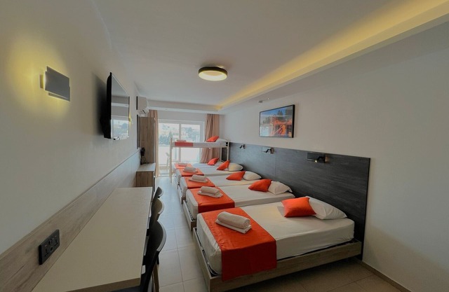 Blue 12: Two-Bedroom Apartment in St. Julian's