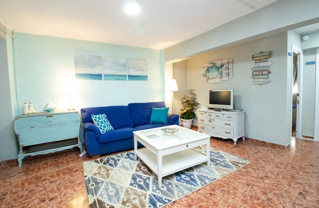 BLUE BEACH HOUSE - Cozy, nice & perfect for families. Beach & WIFI.