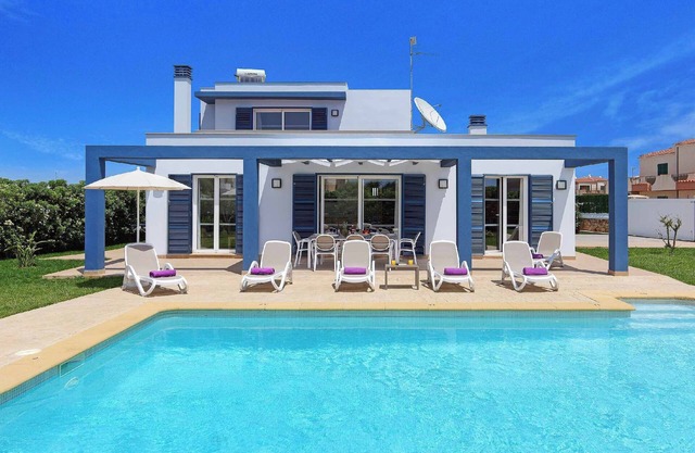 Blue Dream - Six Bedroom Villa, Sleeps 8