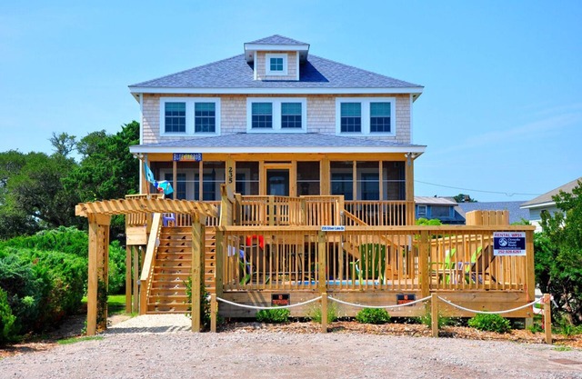 Blue Harbor: Large home on Silver Lake Harbor. Pool and Docking