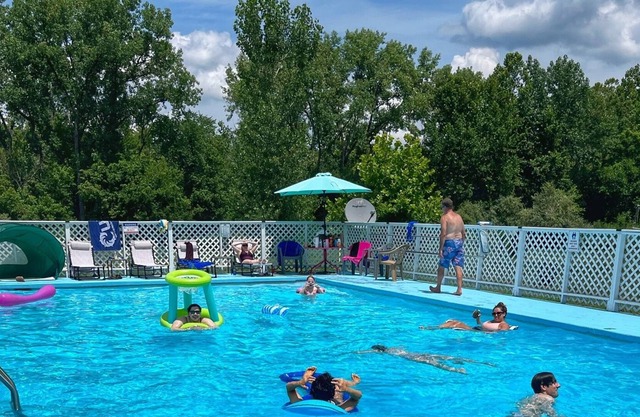 Blue Heaven- Private pool, playground, hot tub!