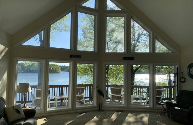 Blue Heron Lodge Lake Gaston, Sleeps 20, Private Dock & Sundeck, Family-Friendly