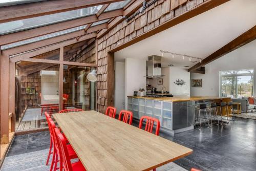 Blue Heron - Modern Chef Kitchen, Hot Tub near Beach