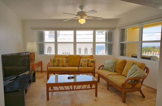 Blue Marlin Villa-Nice short walk to Cruz Bay perfect for two! A/C !