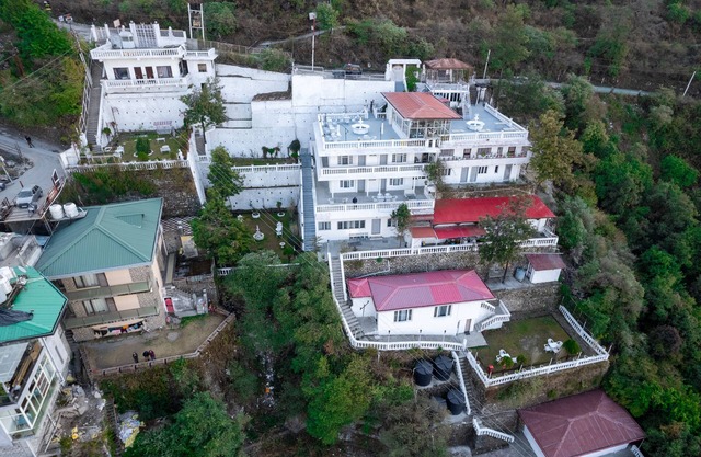 Blue Mountain White House Hotel, Mussoorie