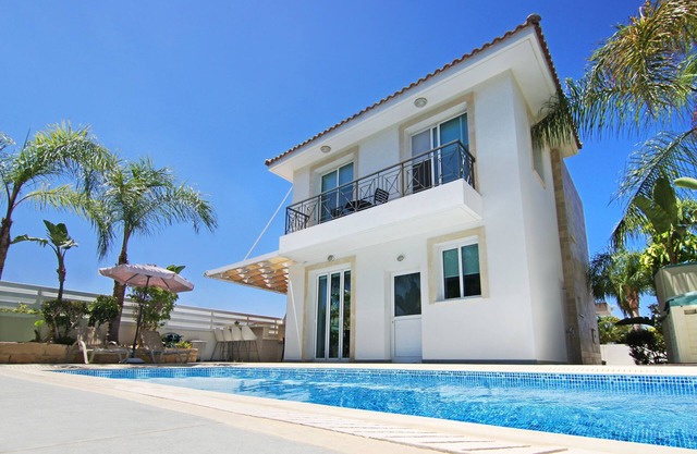 Blue Oasis Villa (Walking to Golden Beach)