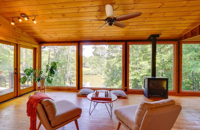 Blue Ridge Cabin w/Hot Tub & Private Lake!