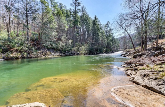 Blue River Charming cabin with its own beach, Blue Ridge.