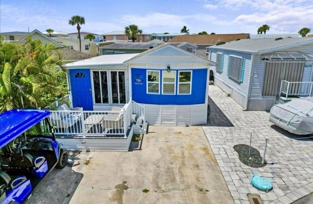 Blue Serenity Bungalow is ready for beach relaxation and fun. Family friendly!n