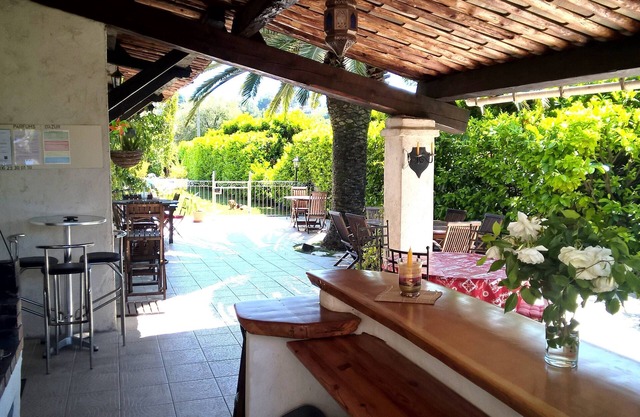 BLUEBERRY-simple-c. Hosts-single-9 m² + equipped-tv + wifi + pkg-floor villa Parfumsd'Azu