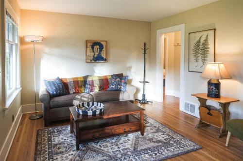 Bluebird Day - Sunny Pine Cottage