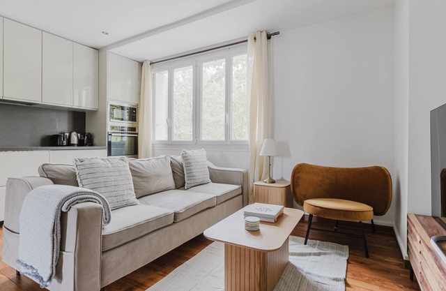 Blueground | Auteuil, near football & tennis