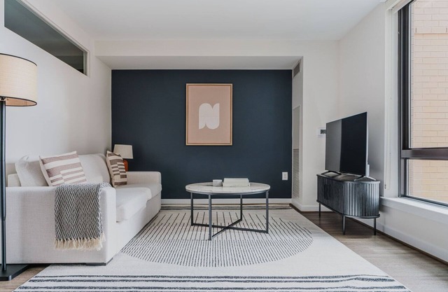 Blueground | Ballston, pool, nr Arlington Park