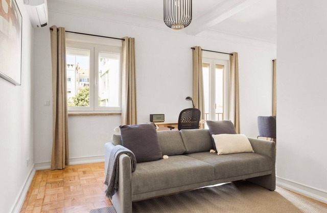 Blueground | Campo de Ourique, furnished home