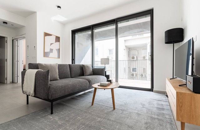 Blueground | New North, High End (TLV-61)