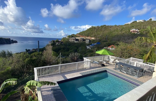 BlueWater Vista - MAGNIFICENT VIEWS! Safe, family friendly villa close to town