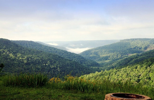 Bluff House — Majestic View | Renovated Luxé | Waterfalls, Hikes & Caverns Near By