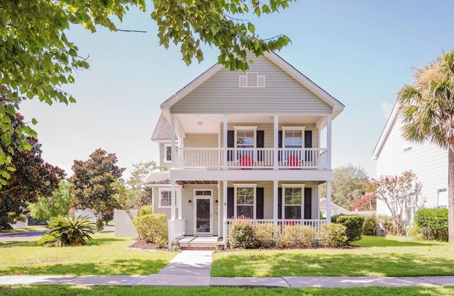 Bluffton Breezy charming home in the heart of in Old Town Bluffton.