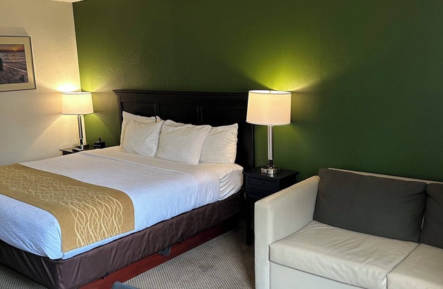 Boarders Inn & Suites by Cobblestone Hotels - Munising