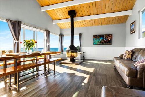 Bodega Bay Beach Home VIEWS Fire Table Dogs OK