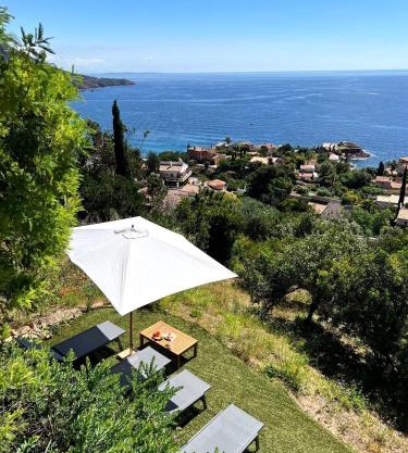 Bohème Beach Villa with seaview & private garden, Antheor
