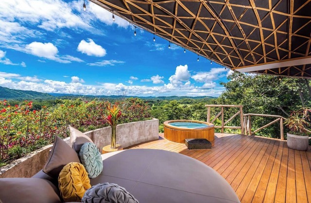 Bohemian Chic Tree House with magical views