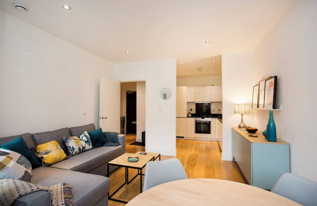 BONCHURCH ROAD, Notting Hill, London. Modern 1 bed,1 bath apartment with patio.
