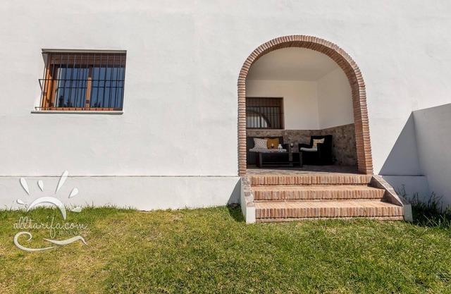 Bonito apartamento en Bolonia con jardin ( Aprt. Luz D)